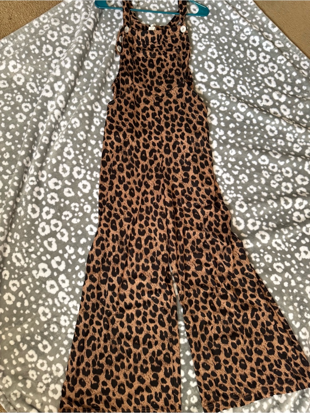 HALARA Leopard-Print Sleeveless Jumpsuit in Tan and Black - Picture 5 of 6